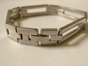 NARUKVICA hiruski celik