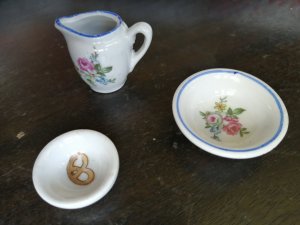 minijaturni porcelanski set za lutke