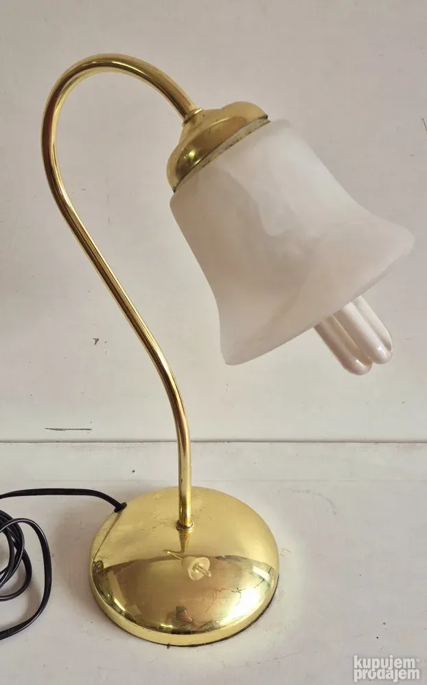 Prelepa vintage mesingana stolna lampa 1