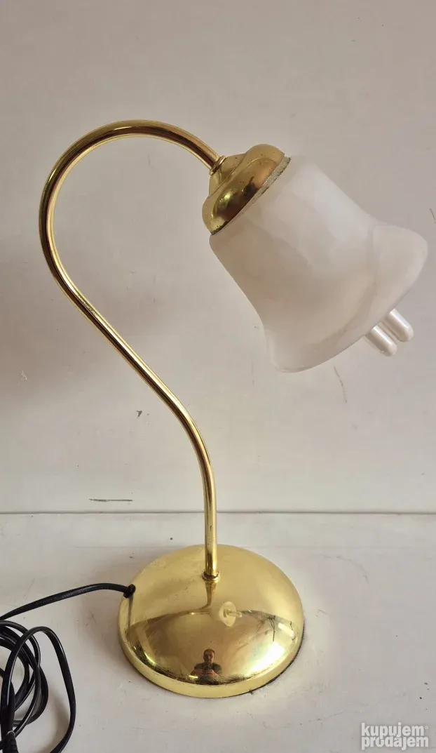 Prelepa vintage mesingana stolna lampa 1