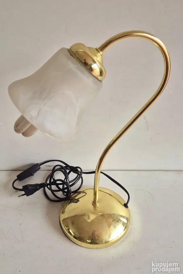 Prelepa vintage mesingana stolna lampa 1