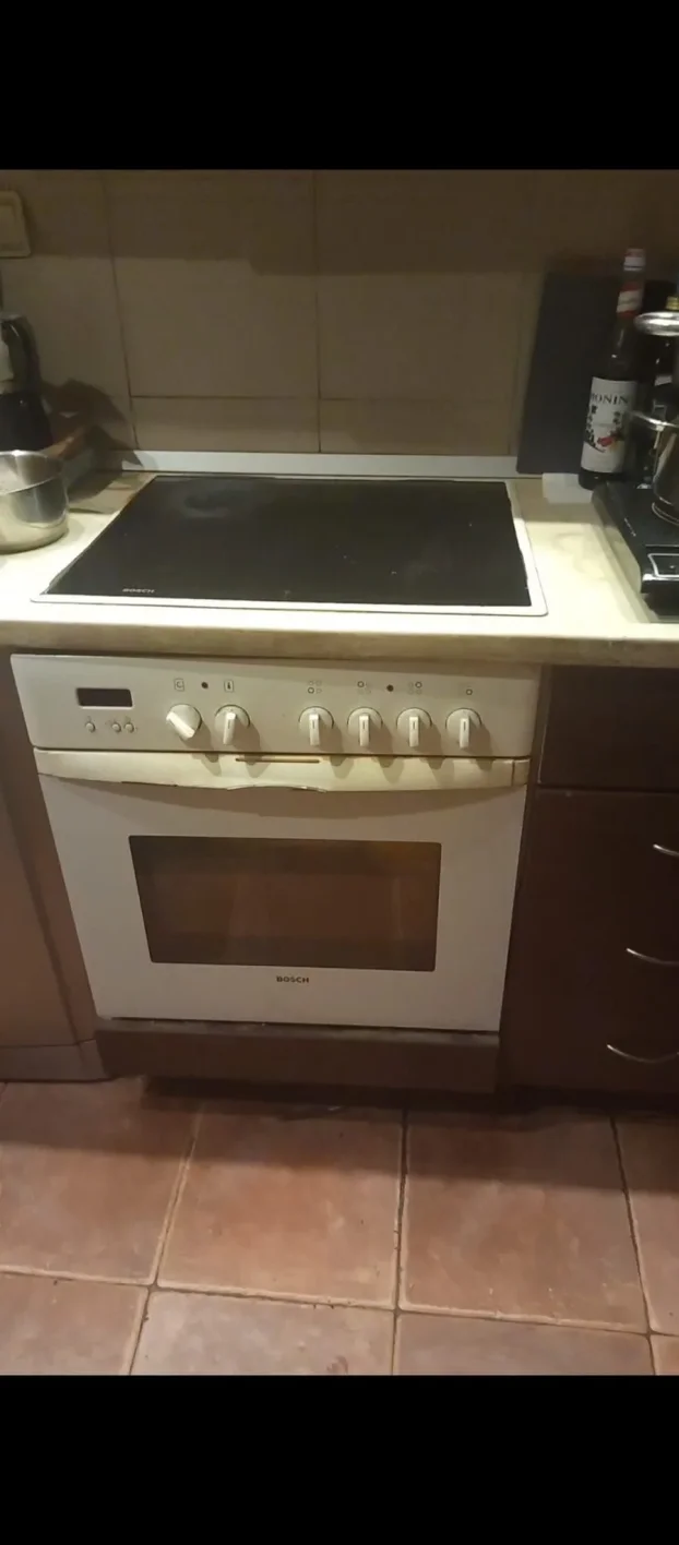 Rerna sa keramičkom pločom BOSCH