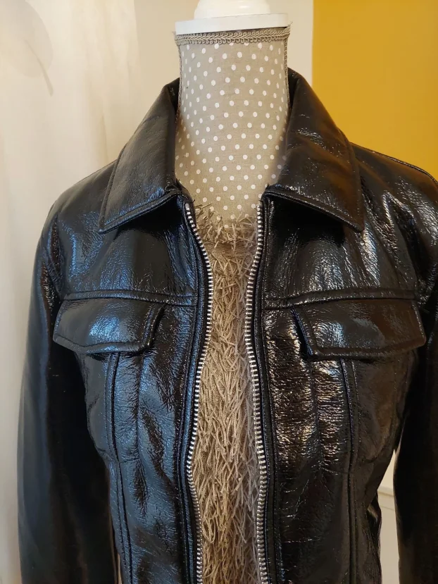 STRADIVARIUS jakna lak koza vestacka S vel Nova