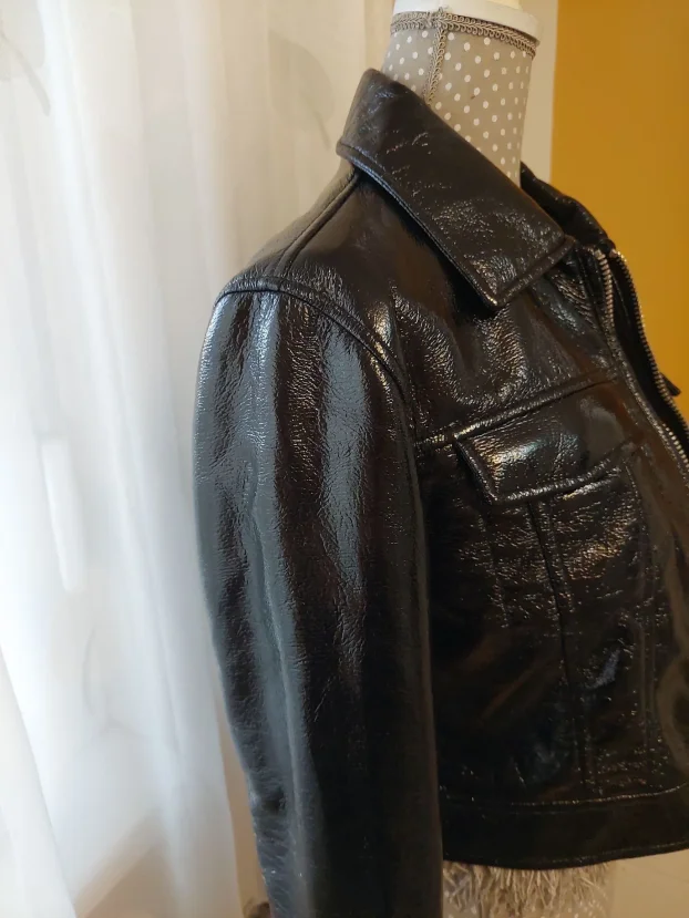 STRADIVARIUS jakna lak koza vestacka S vel Nova