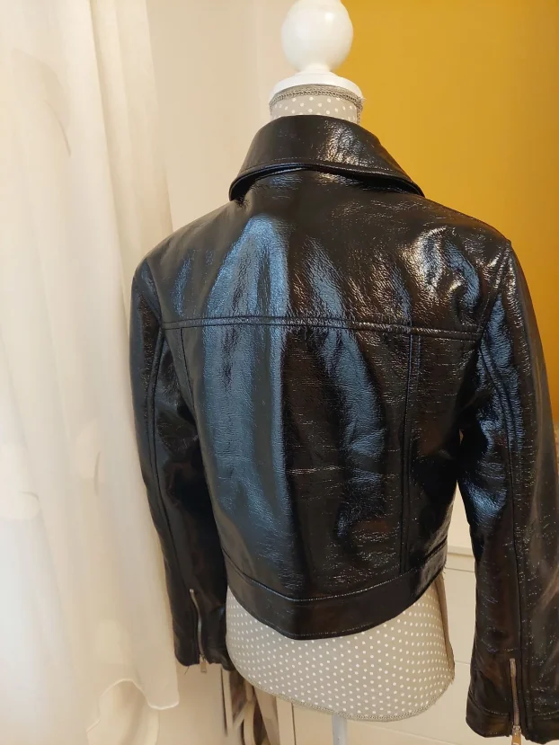 STRADIVARIUS jakna lak koza vestacka S vel Nova