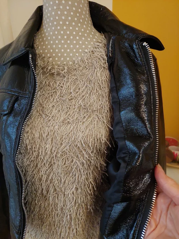 STRADIVARIUS jakna lak koza vestacka S vel Nova