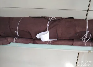 Koža preko 200 m ,malo u crvenoj,više u tamno braon boji.
