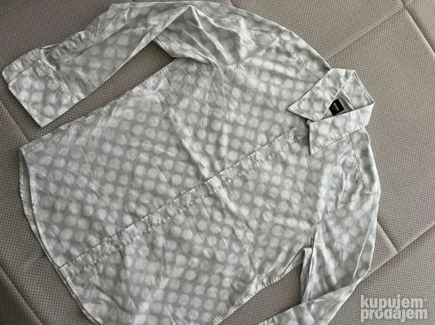 Sivo bela tufnasta kosulja (L) Hugo Boss - Made in Italy