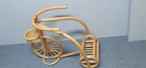 Bicikla od bambusa   kao stalak za cvece