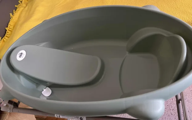 kadica sa stalkom CAM  za kupanje bebe
