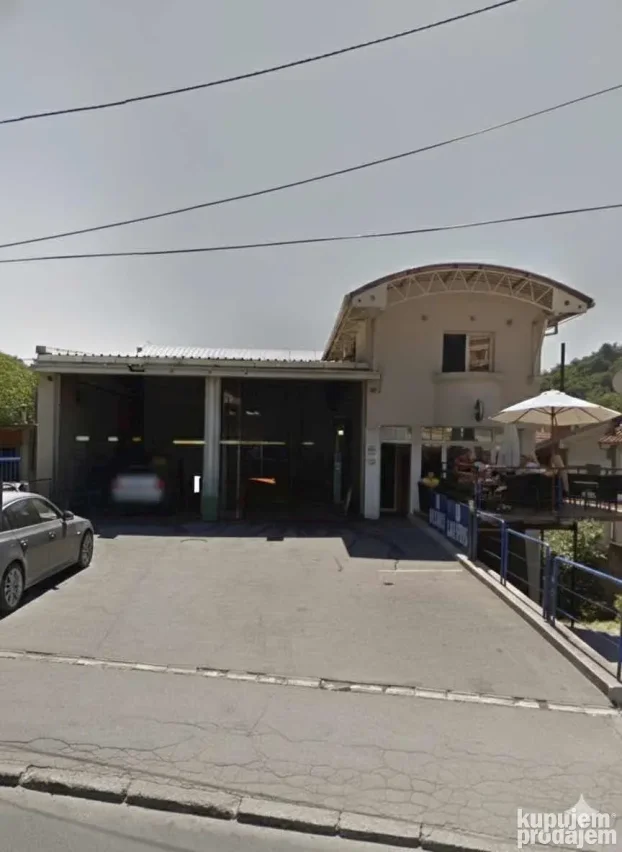 Radnik u Auto Perionici, Perac- Auto Centar Hobotnica