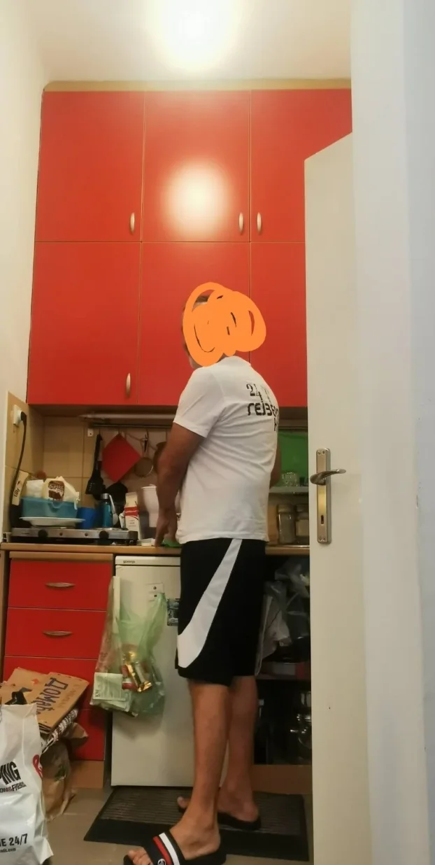 Polovna kuhinja u atraktivnoj crvenoj boji