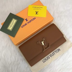 Louis Vuitton Capucines Novcanik