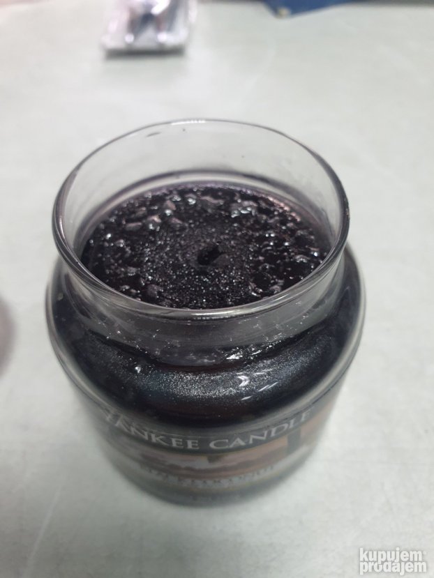 Yankee Candle 104gr - Crni kokos