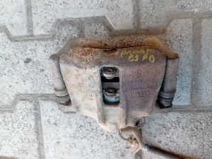 Prednja desna klesta Volkswagen Passat B3