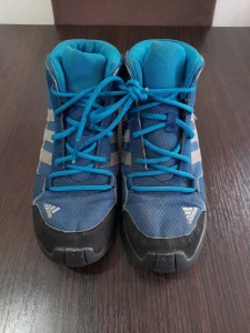 Adidas Traxion poluduboke čizme - broj 37