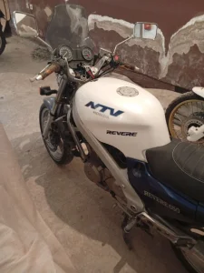 Honda NTV 650 Revere