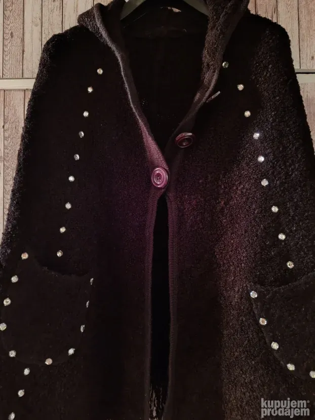 SNIŽENO! Topli mekani pončo sa kapuljačom, nov.