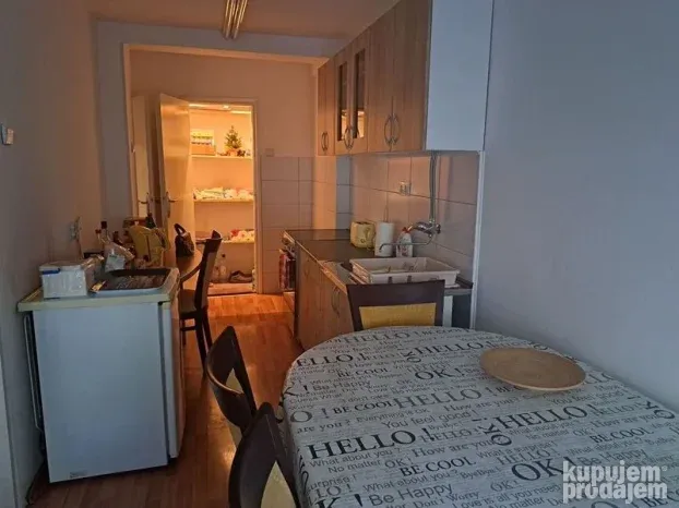 Železnička stanica, trosoban, 75m2, 400e
