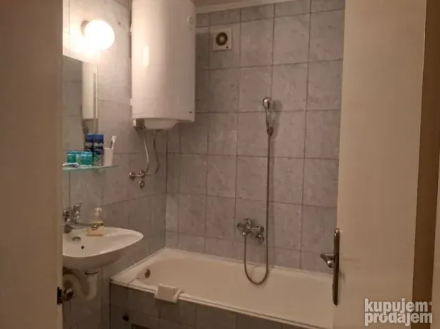 Železnička stanica, trosoban, 75m2, 400e