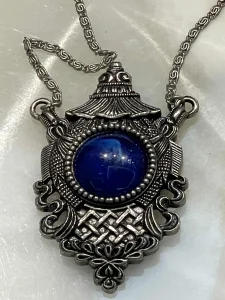 Stari zenski medaljon ili bros sa lancem, prelep, bez mana