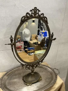 Ogledalo damsko u originalnom starom bronzanom ramu