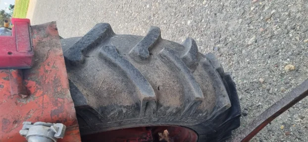 Traktor t40 pali radi vlasnik registrovan