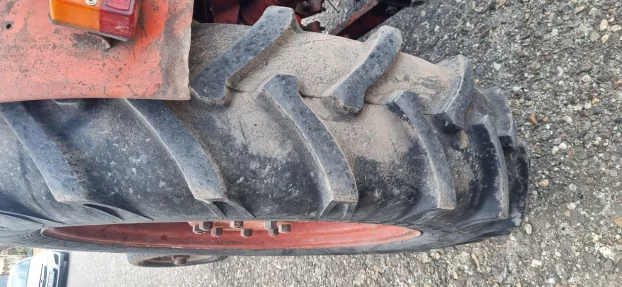 Traktor t40 pali radi vlasnik registrovan