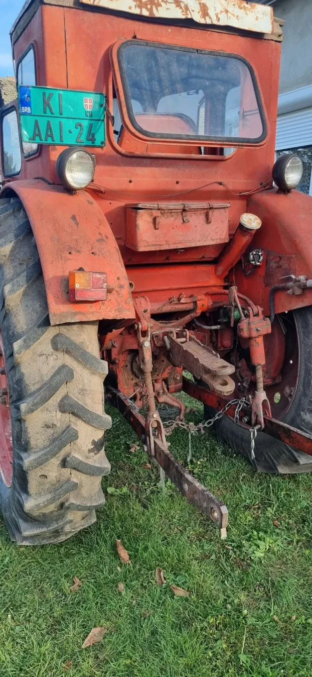 Traktor t40 pali radi vlasnik registrovan