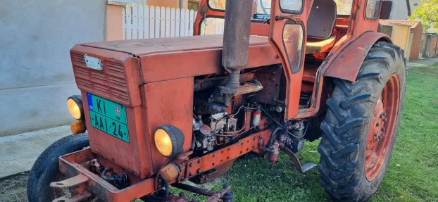 Traktor t40 pali radi vlasnik registrovan