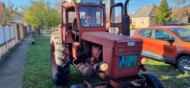 Traktor t40 pali radi vlasnik registrovan