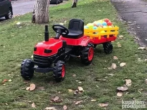 Traktor za decu sa prikolicom