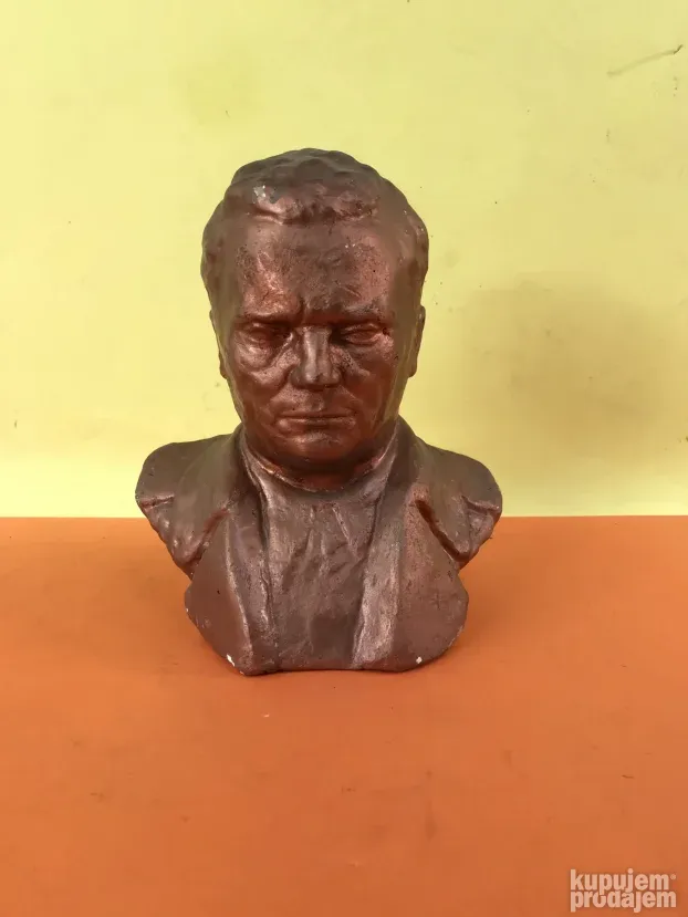 Poprsje Tito