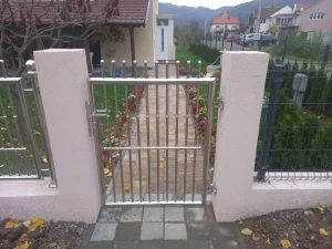 Prohromske ograde i kapije