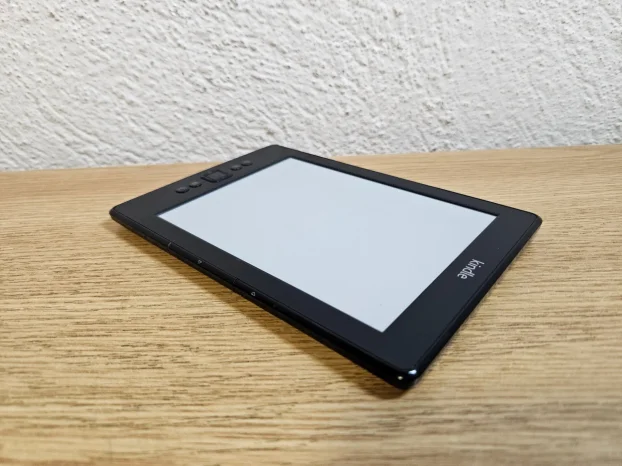 El citac knjiga Amazon Kindle D01100 2GB Black E Reader book