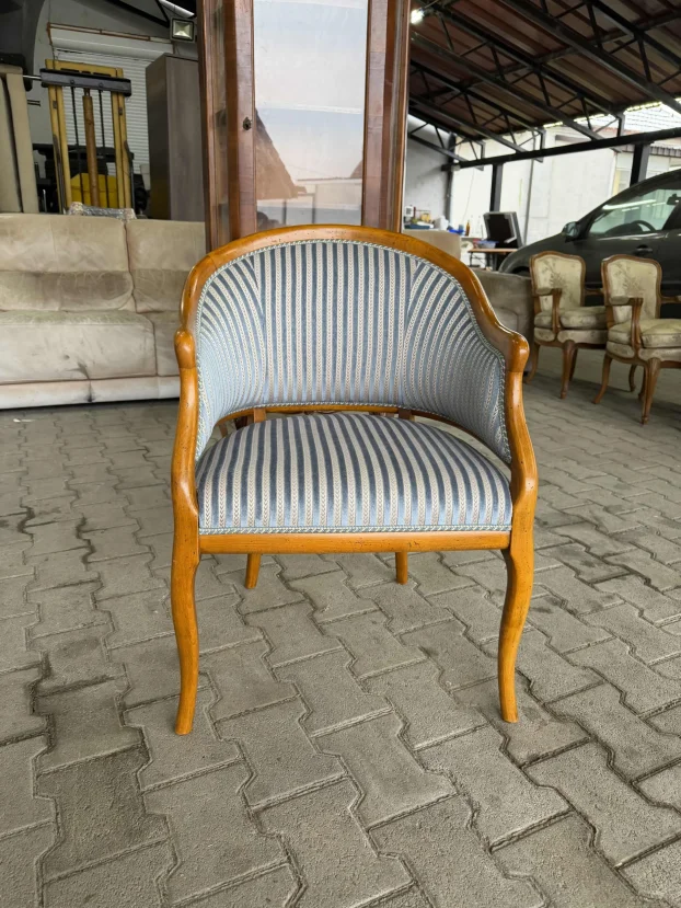 Elegantan mid-century salonski komad