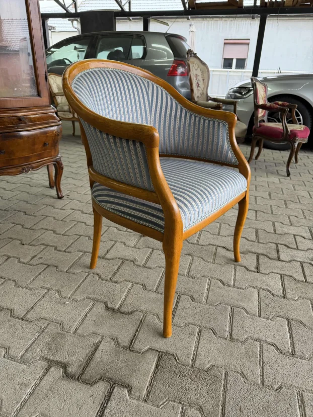 Elegantan mid-century salonski komad