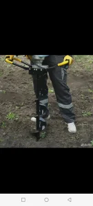 busenje rupa u zemlji za stubove i ostalo