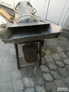 Mašina za iskoštavanje šljiva,kajsija itd
