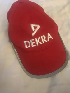 DEKRA-potpuno NOV, kvalitetan, crveni kačket