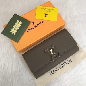 Louis Vuitton Capucines Novcanik