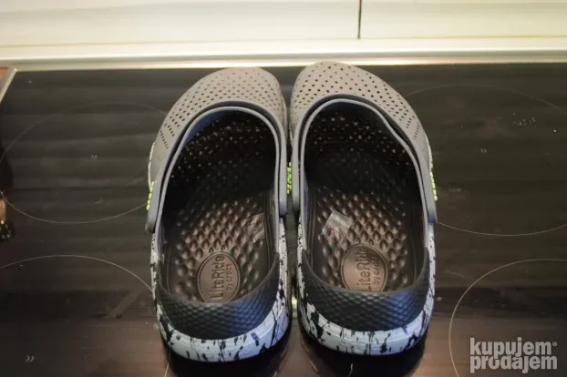 Crocs literide sivo crne