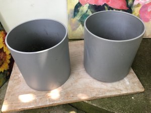 Saksija za cvece sa tockicima