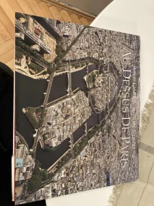 Au-dessus de Paris iznad Pariza