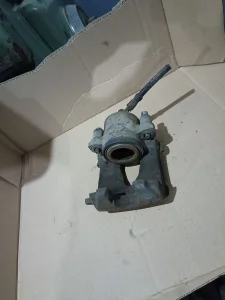 Prednja desna klesta golf 4, bora