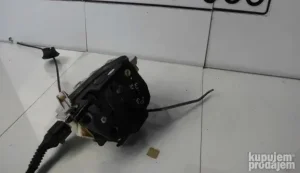 prednja desna unutrasnja brava audi a4 b7