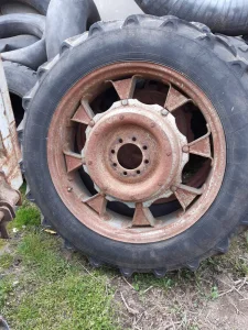 Uske gume i felne za traktore i prikolice