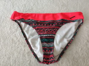 Donji deo kupaceg sa dezenom vel M/L