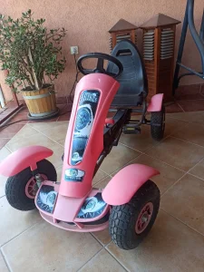 Veliki karting sa tockovima na naduvavanje REZERVISAN