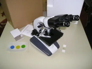 Mikroskop binokularni XSP 01 sa LED osvetljenjem, novo